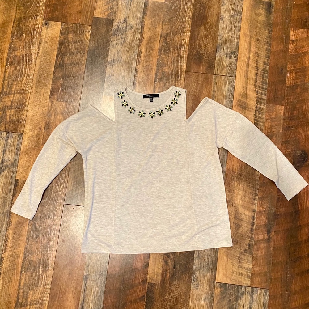 ROMEO + JULIET COUTURE Jeweled Neck Cold Shoulder - Picture 3 of 6
